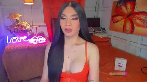 Queen Selena online show from December 5, 1:33 pm