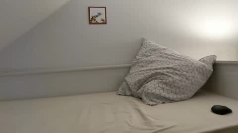 Robert online show from December 2, 7:33 pm