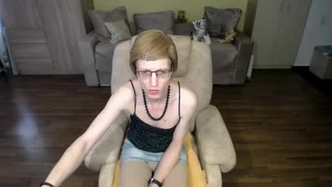 Clementine online show from March 10, 8:40 am