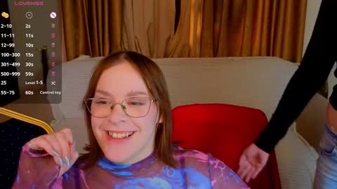 twicehearts online show from November 13, 11:35 am