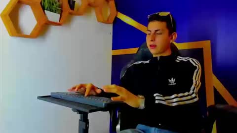 twink_scott19 online show from October 16, 4:23 am