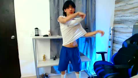 twinslovers_ online show from November 3, 1:17 am