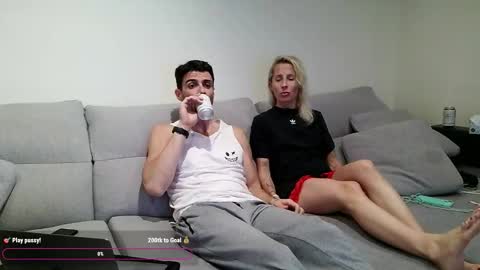 two_hot_to_handle online show from February 18, 8:30 pm