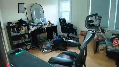 twotwntytwo online show from July 8, 11:41 pm