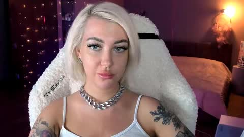 Snapshot of tykioty_miley chatting on February 25, 3:20 pm Miley online show from February 25, 3:20 pm