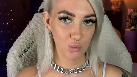 Miley online show from March 5, 10:57 am