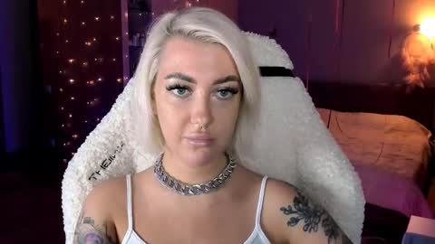 Snapshot of tykioty_miley chatting on February 24, 3:42 pm Miley online show from February 24, 3:42 pm