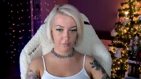 Snapshot of tykioty_miley chatting on December 23, 4:28 pm Miley online show from December 23, 4:28 pm