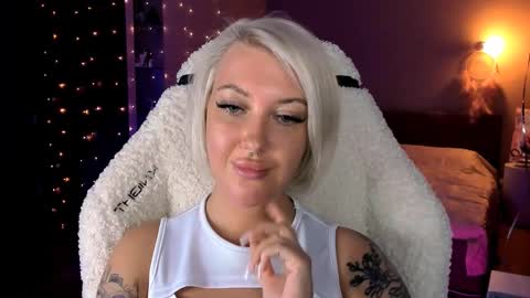 Snapshot of tykioty_miley chatting on December 11, 5:47 pm Miley online show from December 11, 5:47 pm