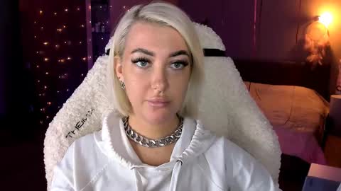 Snapshot of tykioty_miley chatting on February 23, 2:25 pm Miley online show from February 23, 2:25 pm