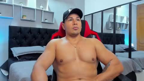 tyler_hank1 online show from January 15, 1:58 am