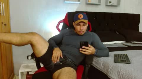 tyler_hank1 online show from November 23, 2:15 pm