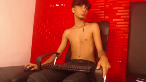 tyler_wolf_1 online show from October 7, 11:39 am