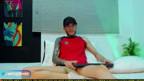 tylergiuseppe_ online show from December 20, 9:33 pm