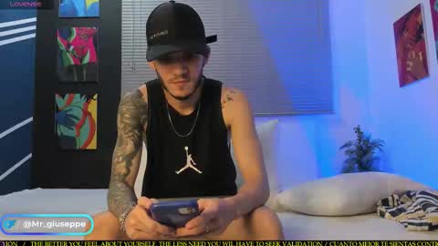 tylergiuseppe_ online show from February 4, 9:51 pm