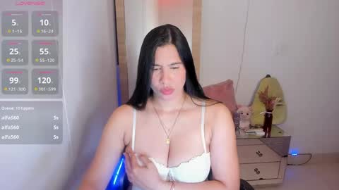 tylor_love online show from April 13, 11:42 pm