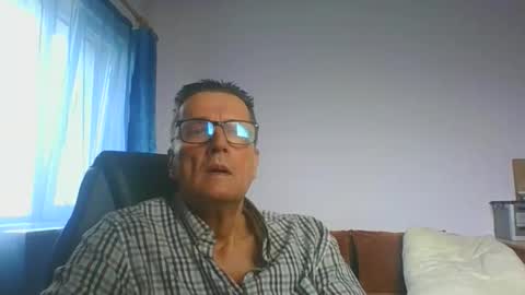 ulmeni4 online show from November 17, 8:06 am