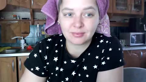 Snapshot of ulystar chatting on October 18, 5:44 am Ulyana online show from October 18, 5:44 am