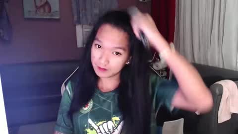 NEWRA  ALLISON online show from October 26, 7:46 pm