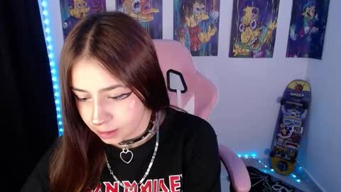 Snapshot of urbaby6irl chatting on September 10, 12:44 am Danielle online show from September 10, 12:44 am