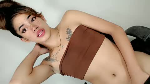 Snapshot of urbitch_haley69xx chatting on February 23, 6:23 pm Haley Mhate online show from February 23, 6:23 pm