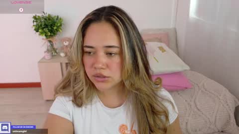 Mia Miller online show from April 3, 8:49 pm