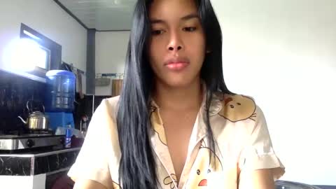 Snapshot of urfavouriteobsession chatting on February 3, 3:53 am Angela Cullens online show from February 3, 3:53 am