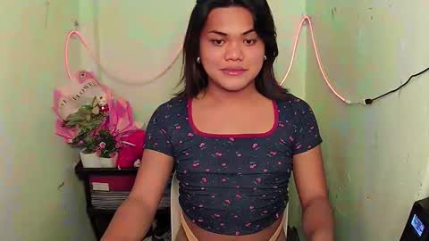 Snapshot of urhottie_bella chatting on October 5, 6:44 am urhottie_bella online show from October 5, 6:44 am