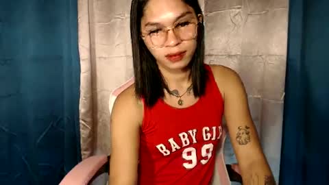 Snapshot of ursweet_zeviixx chatting on January 22, 6:20 am ursweet_zeviixx online show from January 22, 6:20 am