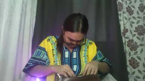 YOURGIRLCAMILLA online show from November 9, 8:18 am