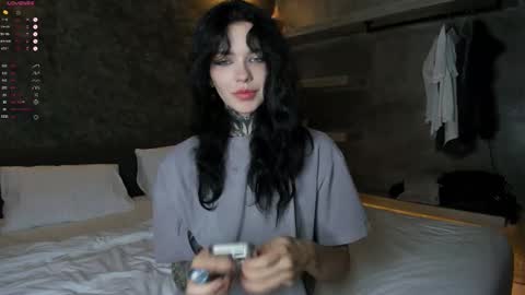 Snapshot of uwu_eva chatting on October 5, 12:57 pm Eva online show from October 5, 12:57 pm