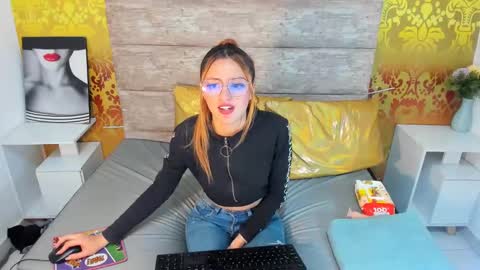 vaaiolett_12 online show from February 11, 3:51 pm