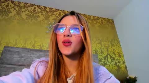 vaaiolett_12 online show from February 12, 3:49 pm