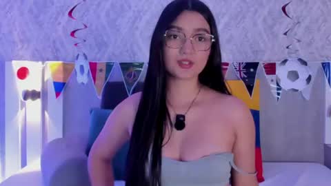 Vaalentina Lux online show from June 18, 4:01 pm
