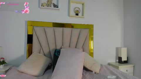 Snapshot of vahiolet_fuentes chatting on October 19, 3:22 am vahioleth online show from October 19, 3:22 am