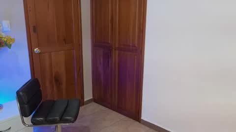 VaiaLowell online show from February 4, 6:45 pm