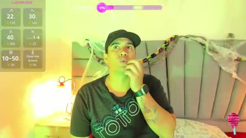 Snapshot of vale_n_matt chatting on October 14, 3:31 am Samantha y Matt online show from October 14, 3:31 am