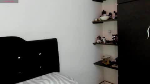 valemorales413 online show from March 29, 12:07 pm