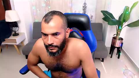 Valentine online show from December 7, 5:59 pm