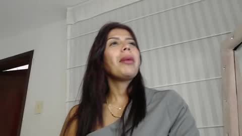 valen online show from May 4, 6:36 pm