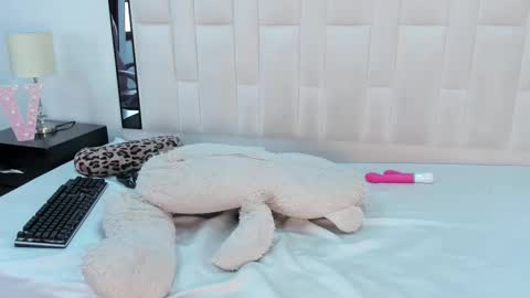 Snapshot of valentina_fi chatting on October 4, 2:04 pm Valentina online show from October 4, 2:04 pm