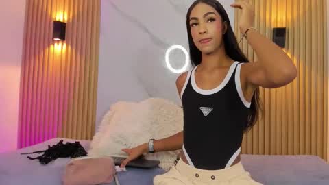 valentinaliux_ online show from March 14, 11:36 am