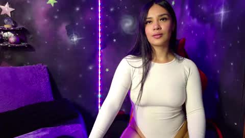 valentinarojass_ online show from June 5, 6:46 pm
