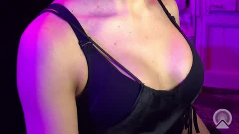 valentinasmilets online show from August 8, 2:21 am