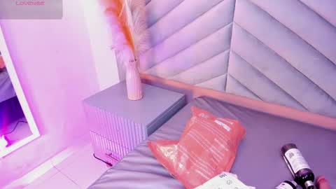 Mia  online show from November 16, 7:38 pm