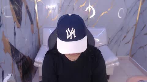 valeri_harpers4 online show from September 19, 7:06 pm