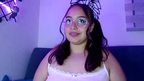 Snapshot of valeria_cherry chatting on September 10, 3:40 am valeria online show from September 10, 3:40 am