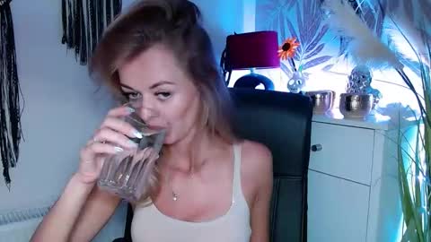 Valerie  online show from February 4, 11:49 am