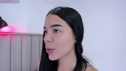 Cris  online show from December 4, 4:50 pm