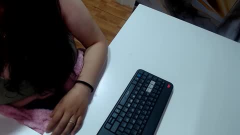 Snapshot of valery_cute_18 chatting on October 3, 12:24 pm valery cute 18 online show from October 3, 12:24 pm